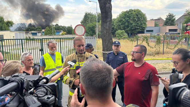 Wielki pożar w Kędzierzynie-Koźlu. Płonie hurtownia, na miejscu 20 zastępów straży pożarnej!