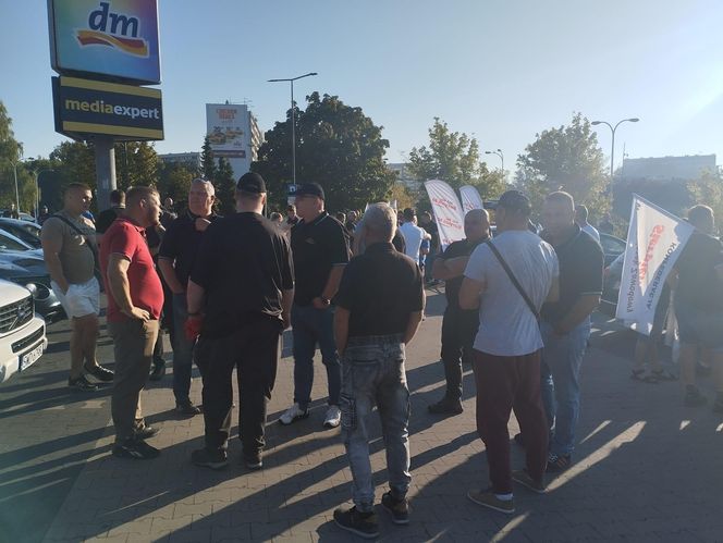 Protest górników w Jastrzębiu-Zdroju. Blokują kluczowe rondo i główne drogi