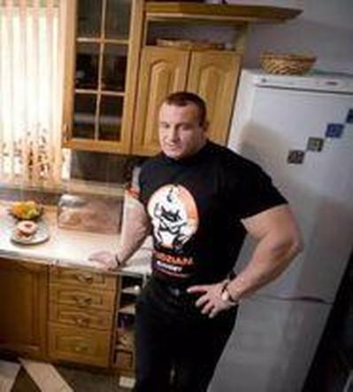Mariusz Pudzianowski pochwalił się swoją posiadłością. Tak mieszka znany strongman