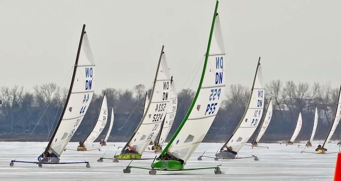 Polscy żeglarze lodowi rozbili bank z medalami w mistrzostwach świata i Europy rozegranych w Estonii. 