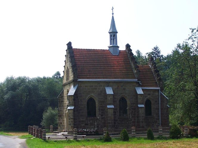 To jedna z najpiękniejszych małopolskich wsi. Kiedyś należała do zakonnic 