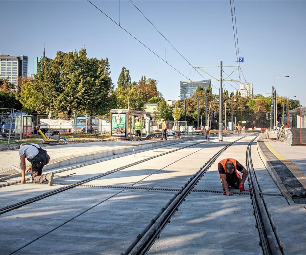 Tramwaje wracają na kluczową arterię w stolicy. Koniec prac przy galerii handlowej