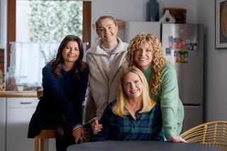 Przyjaciółki 25 sezon. Anka (Magdalena Stużyńska-Brauer), Inga (Małgorzata Socha), Patrycja (Joanna Liszowska), Dorotka (Agnieszka Sienkiewicz-Gauer)