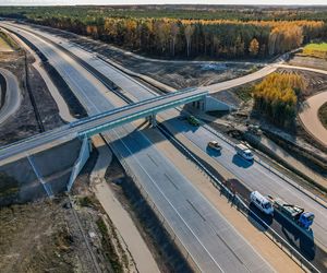 18 grudnia GDDKiA oddała  do ruchu ostatni z trzech odcinków autostrady A2 Mińsk Mazowiecki – Siedlce, pomiędzy węzłami Groszki i Siedlce Zachód