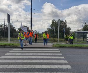 Drugi dzień protestu kolejarzy w Polsce. Blokują drogi m.in. w Dąbrowie Górniczej