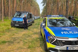 Makabryczne odkrycie w lesie. Najpierw samochód, potem ciało!