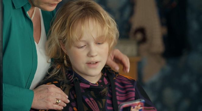 	Barwy szczęścia ostatni odcinek 3202 finał sezonu. Emilka (Jessica Frankiewicz), Małgorzata (Adrianna Biedrzyńska)