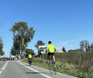 Strażak jedzie bicyklem dookoła Polski. Wszystko dla chorej córeczki