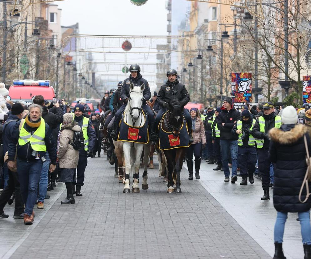 WOŚP w Łodzi. Wielka szarża konna na Piotrkowskiej. Zobacz zdjęcia