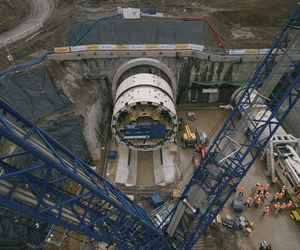 Wielkie chińskie maszyny TBM drążą najdłuższy tunel kolejowy w Polsce