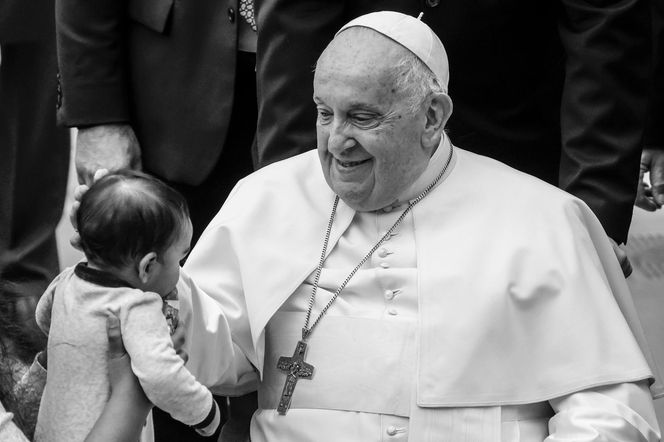 Papież Franciszek nie żyje.