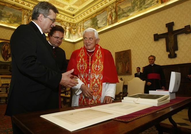 Benedykt XVI podarował prezydenckiej parze różańce