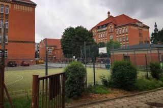 To najlepsze liceum w Poznaniu według rankingu Wasza Edukacja. Początki tej placówki sięgają lat 20. XX wieku