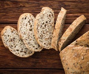 Wysokobiałkowy chlebek twarogowy – jak go zrobić, by zawsze się udał? Ten przepis nie zawodzi!