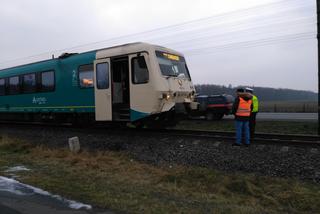 Koszmar na przejeździe kolejowym w Łysomicach koło Torunia. Nie żyje mężczyzna