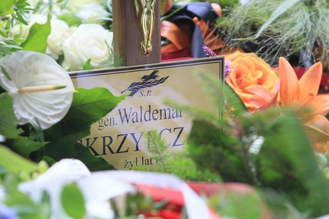 Tu pochowali gen. Waldemara Skrzypczaka 