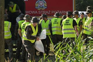 Ponad 23 tys. żołnierzy w akcji walki z powodzią. W Brzegu Dolnym sytuacja nadal jest trudna 