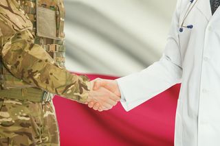 Od strategii do operacji – centralna koordynacja i lokalna sprawczość w architekturze ochrony zdrowia. Model współodpowiedzialności i zespołowego wsparcia w systemie bezpieczeństwa medycznego państwa – jawne i ukryte wektory szans  i zagrożeń dla Polski