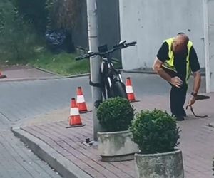 Dostawca jedzenia pobił ochroniarza w Warszawie! Poszło o parkowanie na Ochocie 