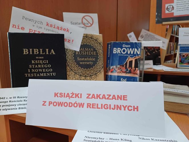 Uwaga CENZURA! Tych książek w bibliotece nie wypożyczycie [ZDJĘCIA]