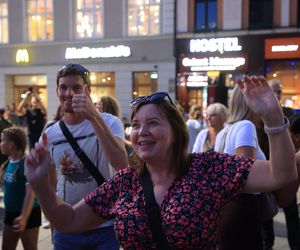 Potańcówka przed Teatrem Śląskim w Katowicach (09.08)