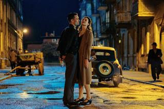 Zatoka szpiegów odc. 1. Franz Neumann (Bartosz Gelner), Anna Malicka (Maria Świłpa)