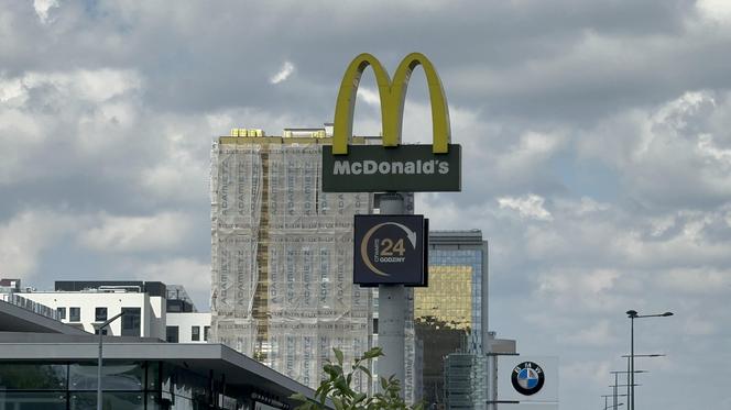 Koniec popularnego McDonald'sa w Warszawie. Zamyka się też stacja paliw. Była świadkiem okropnej tragedii