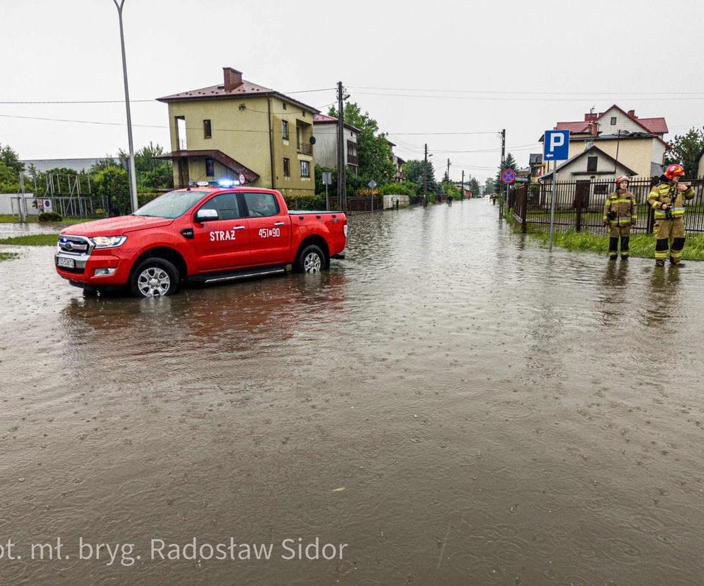 Po ulewach w powiecie ostrowieckim strażacy mają pełne ręce pracy