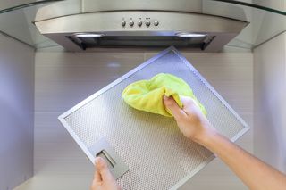 Koreańska receptura pomogła mi wyczyścić brudny okap kuchenny. Tłusty osad dosłownie rozpuścił się w 5 minut. Czyszczenie okapu