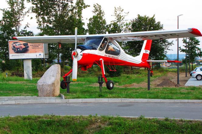Samolot PZL-104 "Wilga" stanął przy drodze w Jasionce