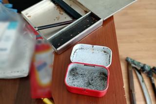 Znęcał się nad żoną i pasierbem. Miał w domu arsenał i narkotyki