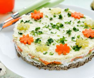 Sałatki warstwowe na święta. 5 najlepszych przepisów na wielkanocny stół