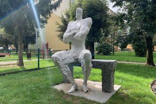 Po latach rzeźby studentów ASP obrażają uczucia moralne. W Sanoku chcą je zastąpić maryjnymi