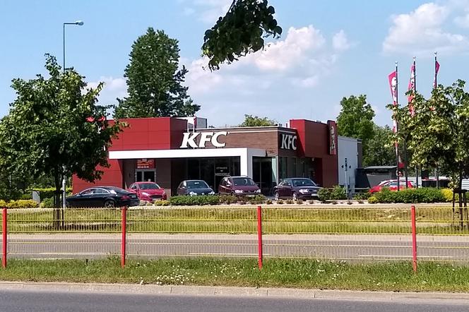 Białystok: Restauracje KFC. Godziny otwarcia w dni robocze, święta i niedziele niehandlowe, adresy, telefony