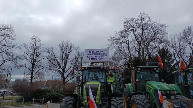  Hasła z protestu rolników we Wrocławiu. "Głód poczujesz, rolnika uszanujesz!"