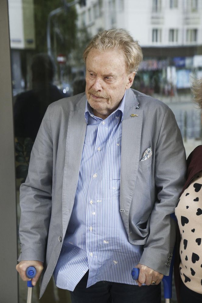 Kowboj o kulach. Tak Olbrychski wraca do zdrowia po operacji