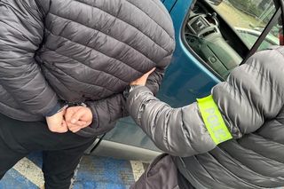 Uciekając po włamaniu, wjechali autem do rzeki. Po obławie zostali zatrzymani w Gdańsku