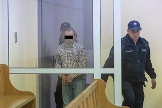 Prokuratura oskarża go o zabójstwo Aleksandry i Oliwii. Zabójca z działek nie okazywał żadnych emocji 