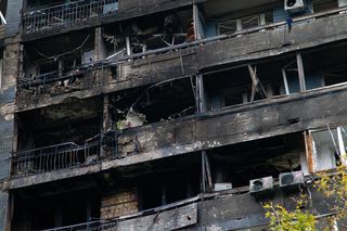 Zmasowany atak Rosji na Kijów. Drony uderzyły w bloki, są ofiary śmiertelne