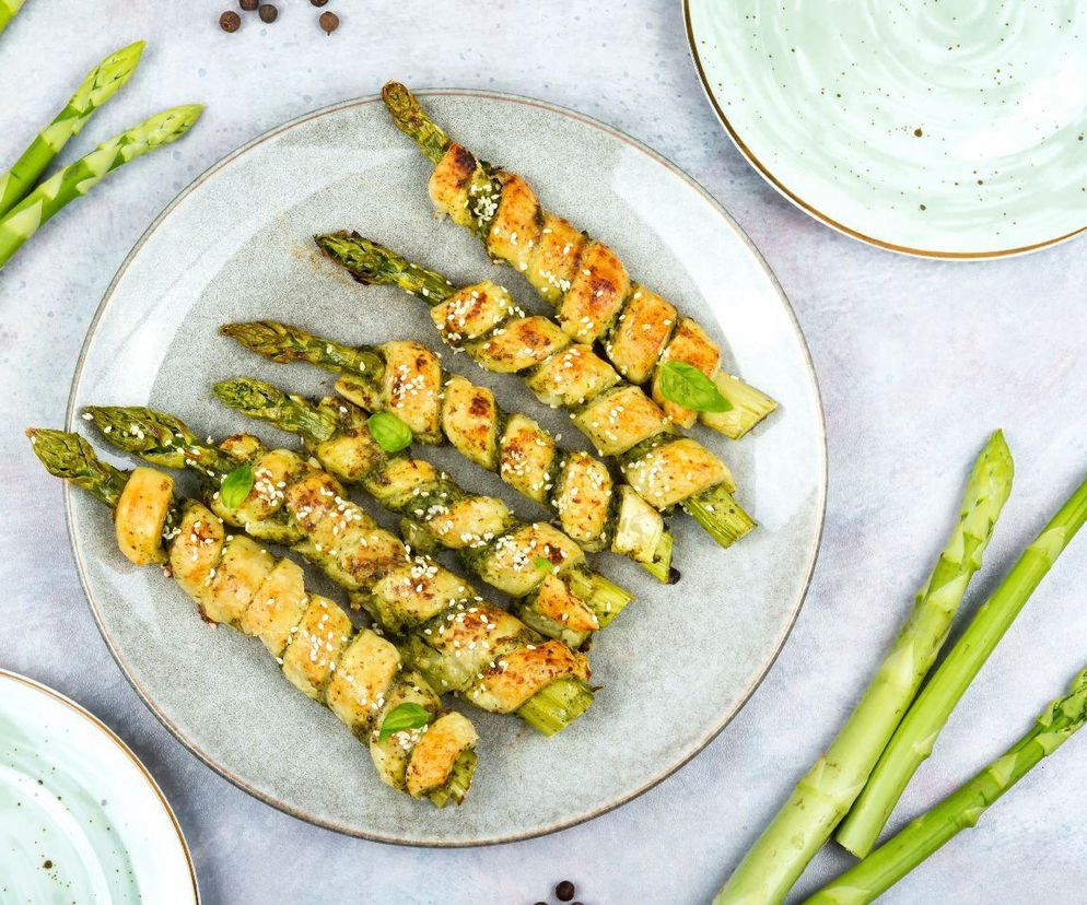 szparagi w cieście francuskim