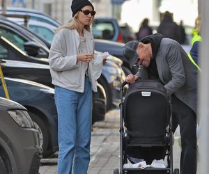 Krzysztof Ibisz z rodziną na spacerze