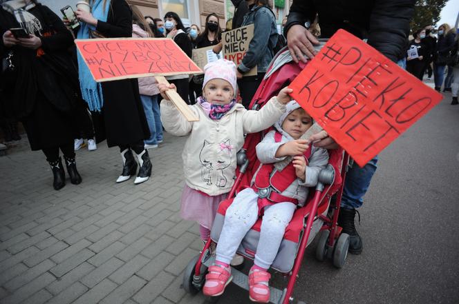 Koszalin: Protest kobiet na ulicach miasta