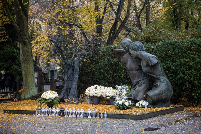 Tak wygląda grób najbogatszego Polaka. Jedna rzecz się rzuca w oczy