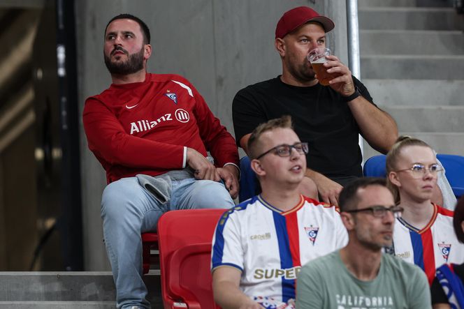 Górnik Zabrze - Termalica Nieciecza. Niesamowita atmosfera na Arenie Zabrze! Kibice Górnika dopingują swoją drużynę