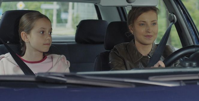 M jak miłość odc. 1886. Natalka (Dominika Suchecka), Hania (Wiktoria Basik)