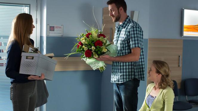 Na dobre i na złe odc. 713. Wiktoria Consalida (Katarzyna Dąbrowska), Ewa (Marta CHodorowska), Marek Feliński