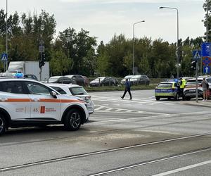 Czołowe zderzenie autobusu miejskiego z tramwajem. Kierowca zasłabł za kierownicą