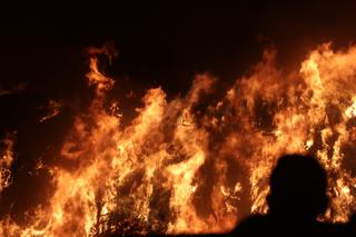 Ceków Kolonia: Potężny pożar lakierni! 15 zastępów straży w akcji