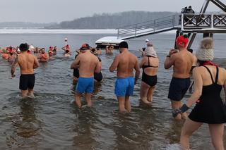 Pogoria morsuje w Dąbrowie Górniczej w mroźną niedzielę