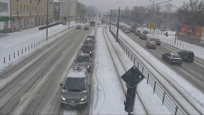 Zima nie odpuszcza. Trudne warunki na łódzkich drogach